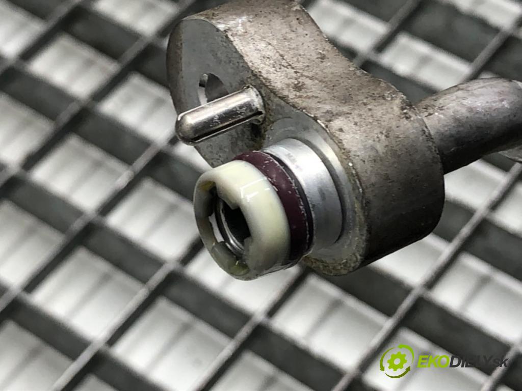 BMW F32 coupe 2014 135 kW 420 d xDrive 1995 rúrka klimatizace  (Trubka klimatizace)