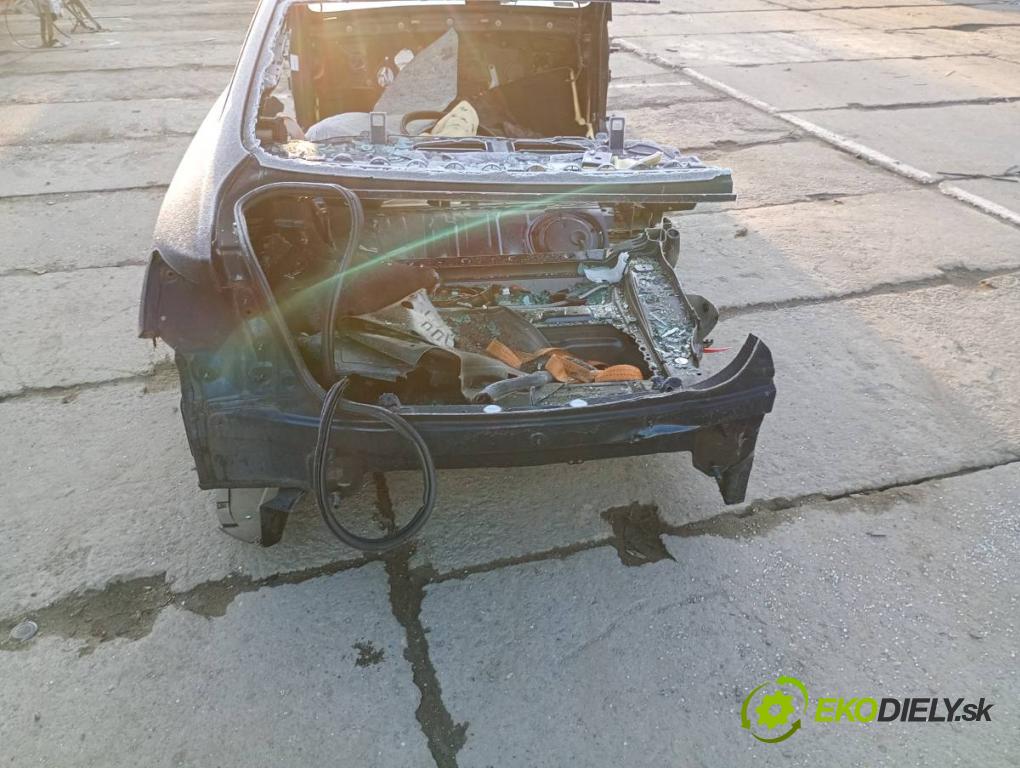 BMW F32 coupe 2014 135 kW 420 d xDrive 1995 karoséria ČTVRŤÁK: Blatník zad ľavy prah strecha PODŁUŻNICA ľavy pravy