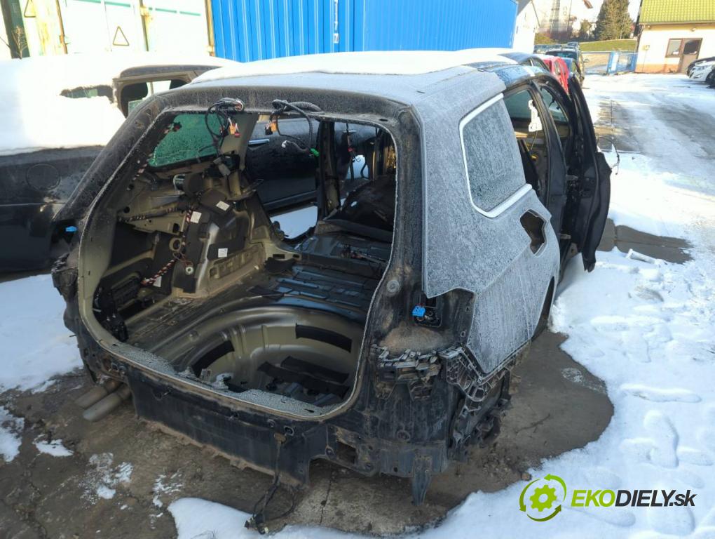 VW PASSAT B8 Kombi 2016 140 kW 2.0 TDI 1968 karoséria ČTVRŤÁK: Blatník zad ľavy pravy prah strecha PODŁUŻNICA ľavy pravy