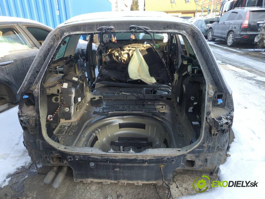 VW PASSAT B8 Kombi 2016 140 kW 2.0 TDI 1968 karoséria ČTVRŤÁK: Blatník zad ľavy pravy prah strecha PODŁUŻNICA ľavy pravy