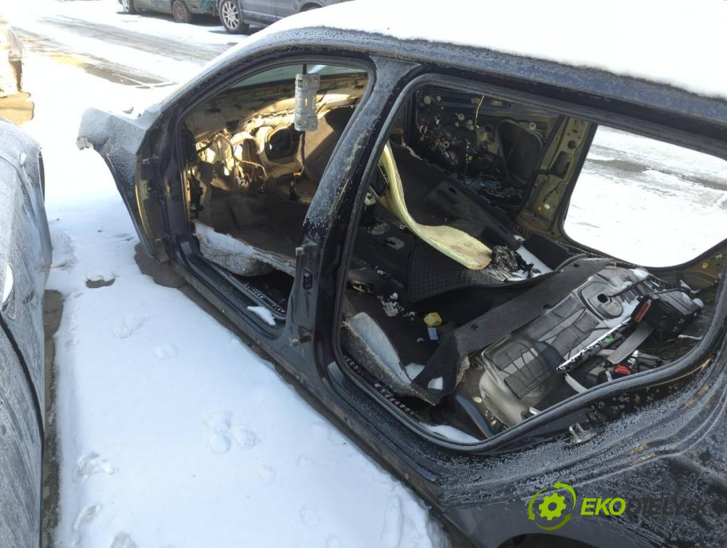VW PASSAT B8 Kombi 2016 140 kW 2.0 TDI 1968 karoséria ČTVRŤÁK: Blatník zad ľavy pravy prah strecha PODŁUŻNICA ľavy pravy