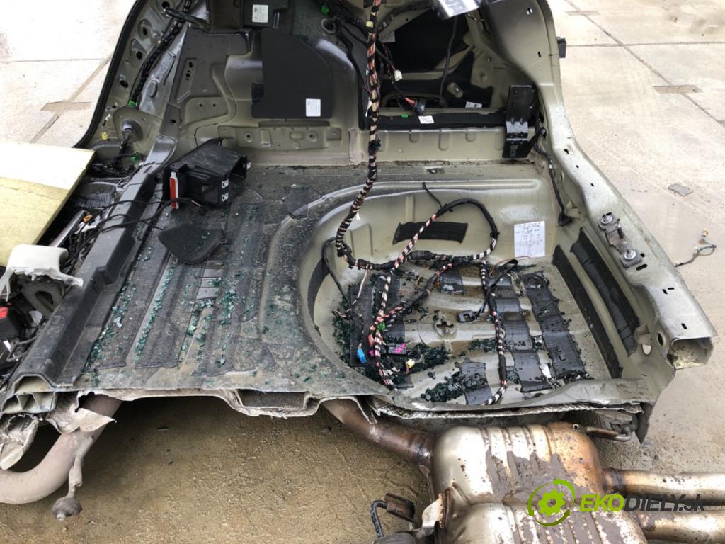 VW PASSAT B8 Kombi 2016 140 kW 2.0 TDI 1968 karoséria ČTVRŤÁK: Blatník zad pravy prah strecha PODŁUŻNICA ľavy pravy