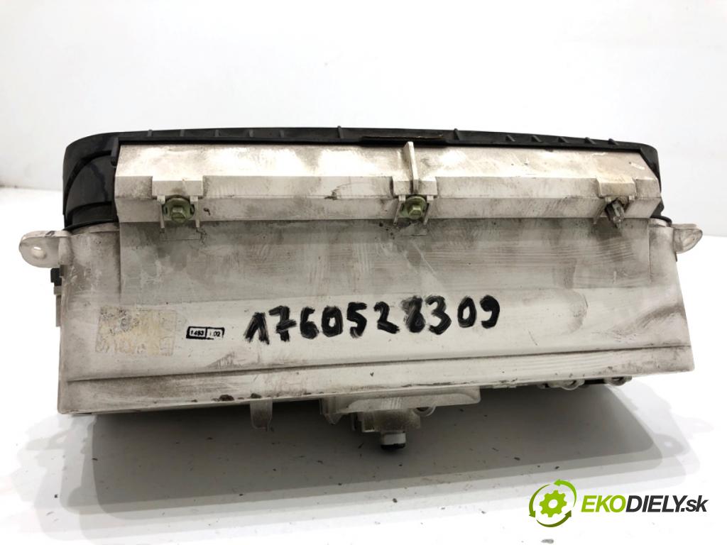 VW TRANSPORTER T4 Autobus 1995 45 kW 1.9 D 1896 Prístrojovka 81117657 (Prístrojová doska)