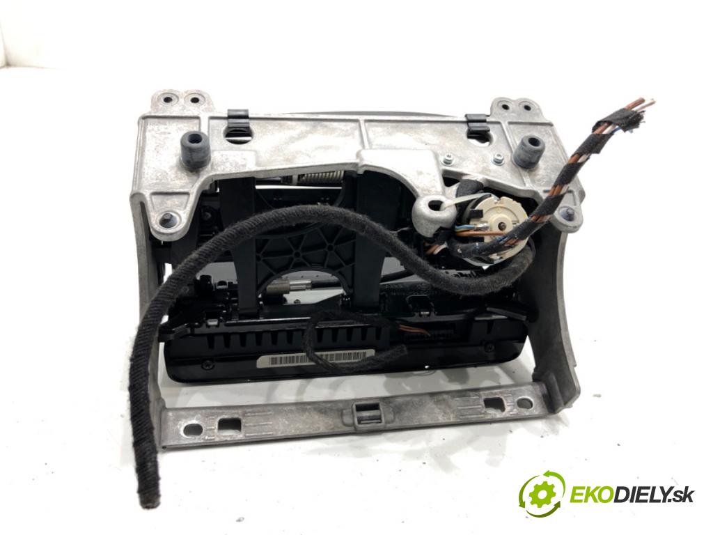 AUDI A8 D4 sedan 2011 258 kW 4.2 TDI quattro 4134 Dislpej 4H0857273 (Prístrojová doska)