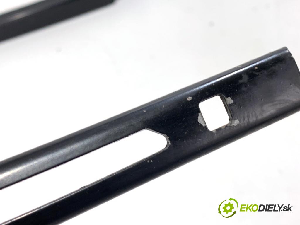 AUDI A8 D4 sedan 2011 258 kW 4.2 TDI quattro 4134 skříňka poistková 4H1955407 4H1955408 (Pojistková skříňka)