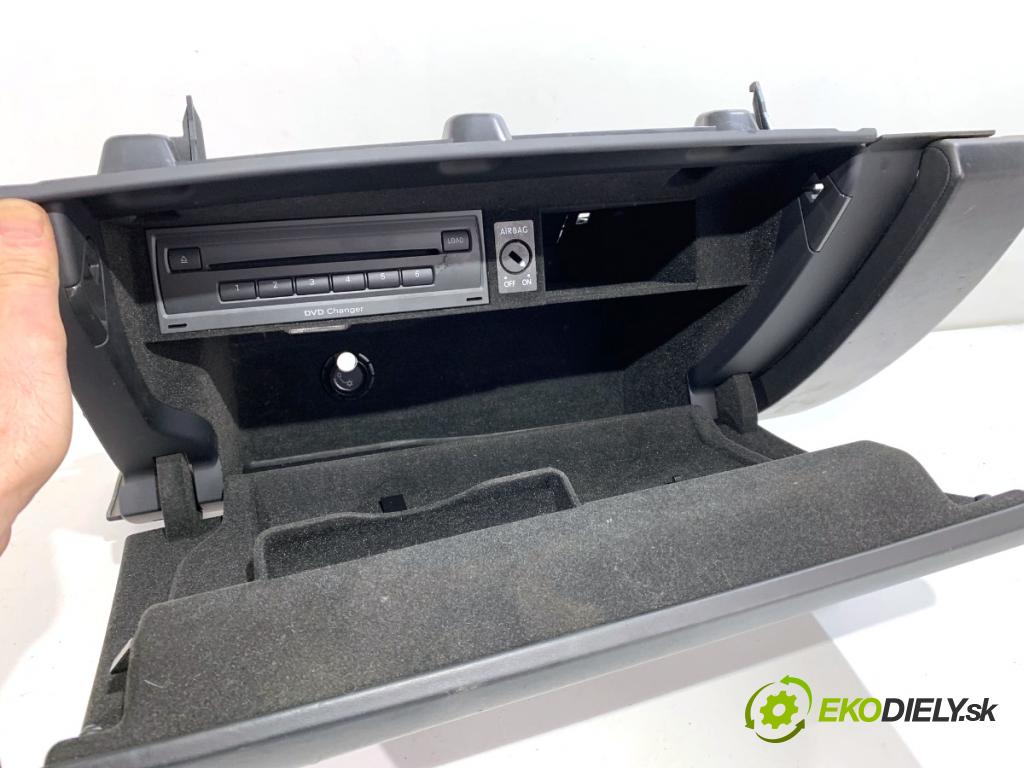 AUDI A8 D4 sedan 2011 258 kW 4.2 TDI quattro 4134 Priehradka, kastlík spolujazdca  (Priehradka (kastlík))