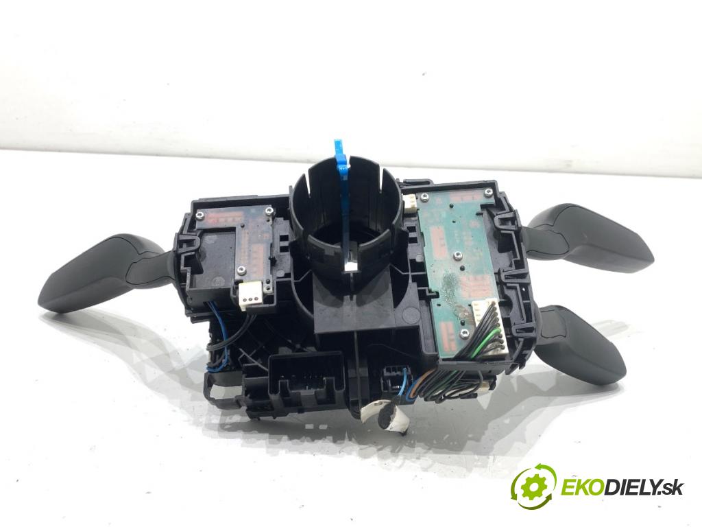 AUDI A8 D4 sedan 2011 258 kW 4.2 TDI quattro 4134 Prepínač kombinovaný 4H0953502P 4H0907129G (Prepínacie páčky pod volantom)