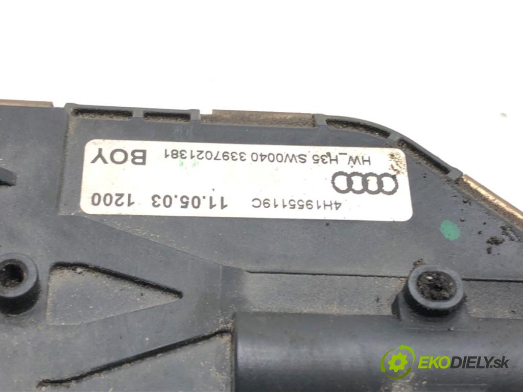 AUDI A8 D4 sedan 2011 258 kW 4.2 TDI quattro 4134 mechanismus stěračů přední část 4H1955119C (Motorek stěračů přední)