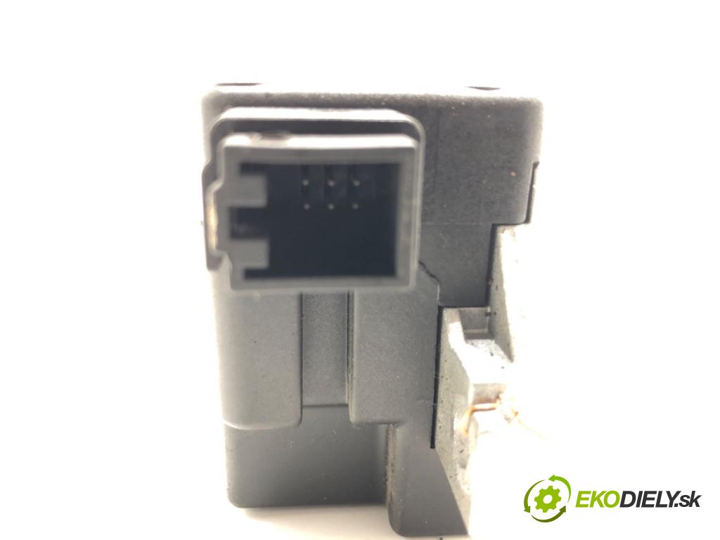 AUDI A8 D4 sedan 2011 258 kW 4.2 TDI quattro 4134 blokáda volantu 4H0905852B (Riadenie ostatné)