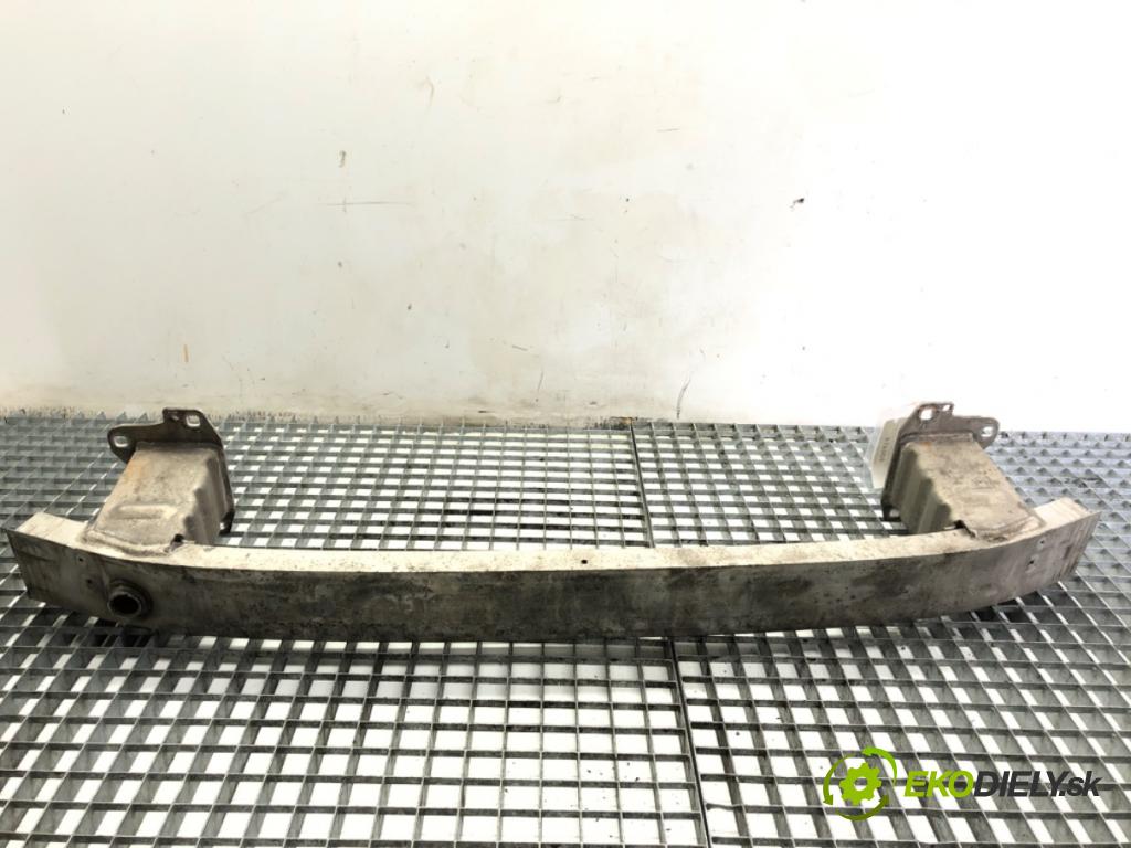 AUDI A8 D4 sedan 2011 258 kW 4.2 TDI quattro 4134 výztuha nárazníka přední část  (Přední výztuha)