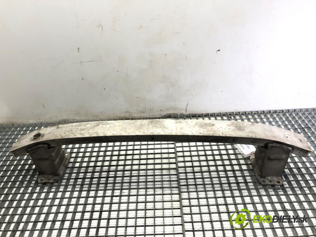 AUDI A8 D4 sedan 2011 258 kW 4.2 TDI quattro 4134 výztuha nárazníka přední část  (Přední výztuha)