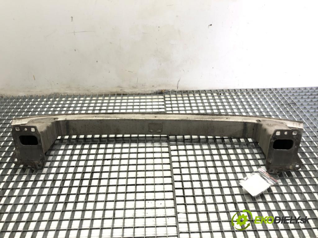 AUDI A8 D4 sedan 2011 258 kW 4.2 TDI quattro 4134 výztuha nárazníka přední část  (Přední výztuha)