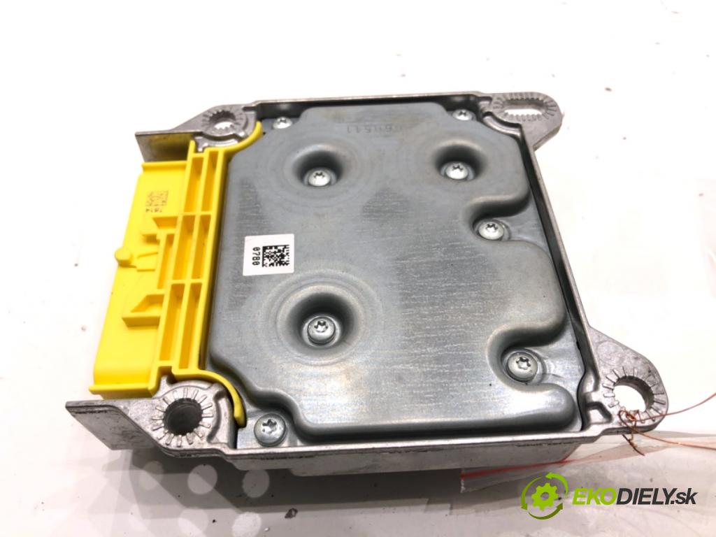 AUDI A8 D4 sedan 2011 258 kW 4.2 TDI quattro 4134 senzor airbag 4H0907637A (Snímač)