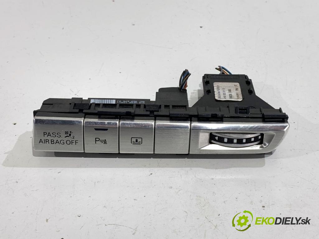 AUDI A8 D4 sedan 2011 258 kW 4.2 TDI quattro 4134 Panel přepínač PDC 4H0820911B