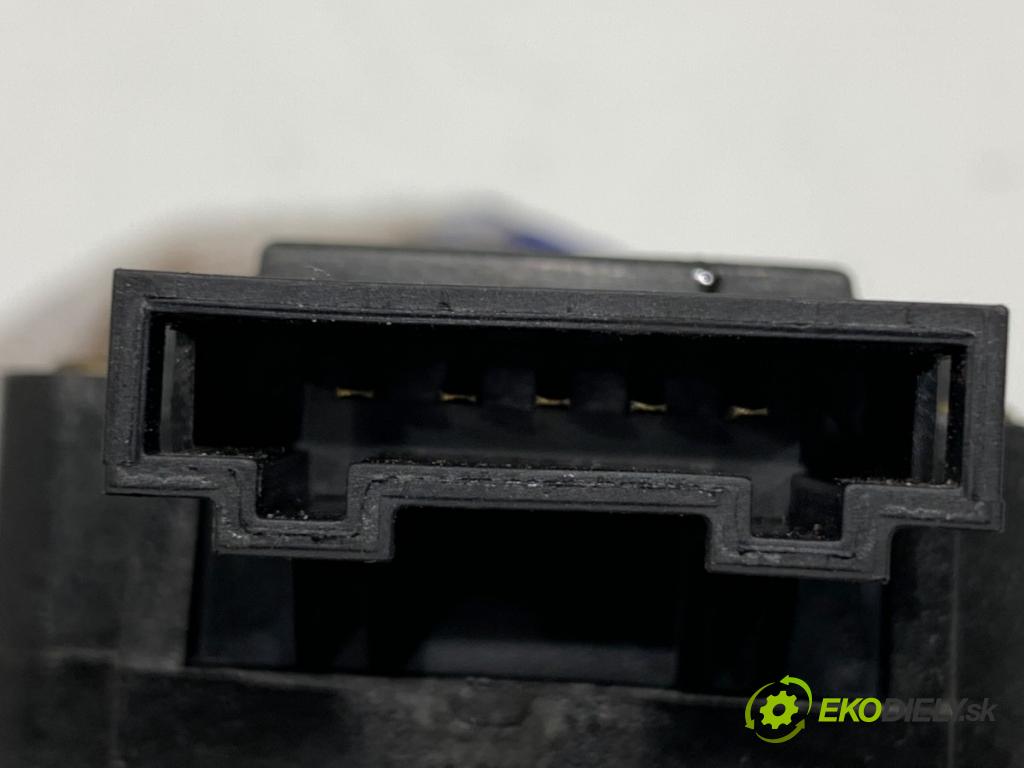 AUDI A8 D4 sedan 2011 258 kW 4.2 TDI quattro 4134 VLAK: dveří zadní část 4H0827383