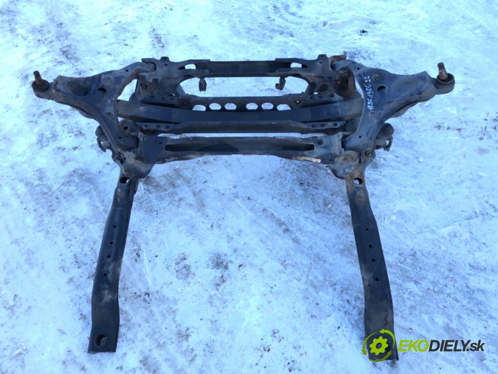 VW CARFTER 30 35 Autobus 2016 100 kW 2.0 TDI 1968 výztuha pod motor A9063302502 (Přední výztuha)