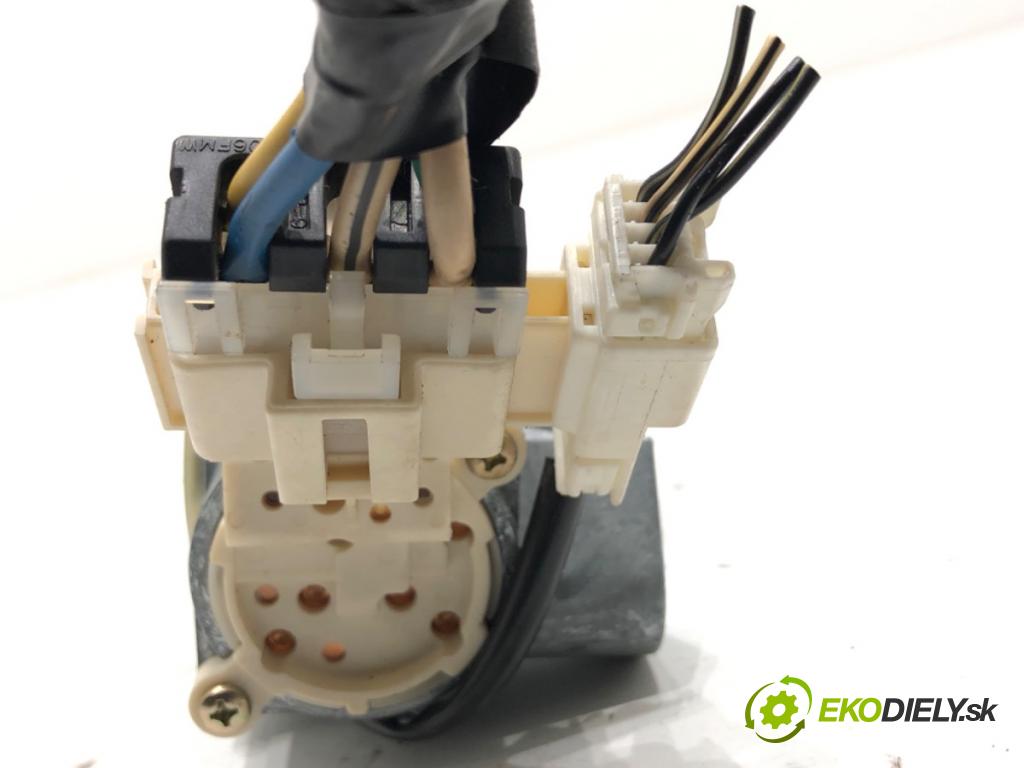 SUBARU LEGACY IV sedan 2006 121 kW 2.0 AWD (BL5) 1994 spinačka 88215AG000 (Spínacia skrinka)