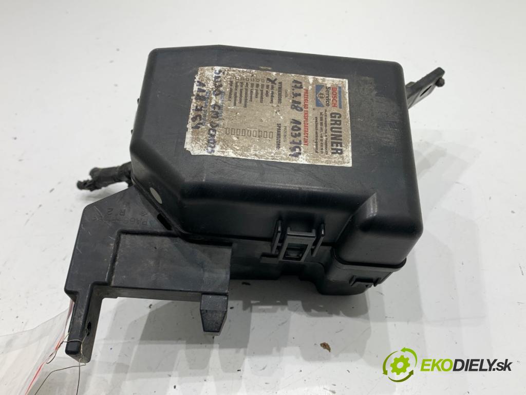 SUZUKI SX4 liftback 2010 88 kW 1.6 VVT (RW 416) 1586 skříňka poistková  (Pojistková skříňka)