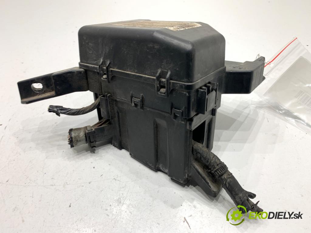 SUZUKI SX4 liftback 2010 88 kW 1.6 VVT (RW 416) 1586 skříňka poistková  (Pojistková skříňka)