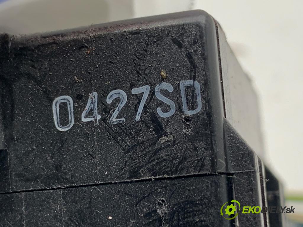 SUZUKI SX4 liftback 2010 88 kW 1.6 VVT (RW 416) 1586 Prepínač stieračov  (Prepínacie páčky pod volantom)