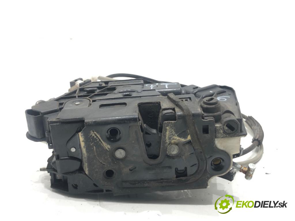 SEAT IBIZA IV liftback 2011 63 kW 1.4 1390 zámok Dvere pravy zad 6J0839016C