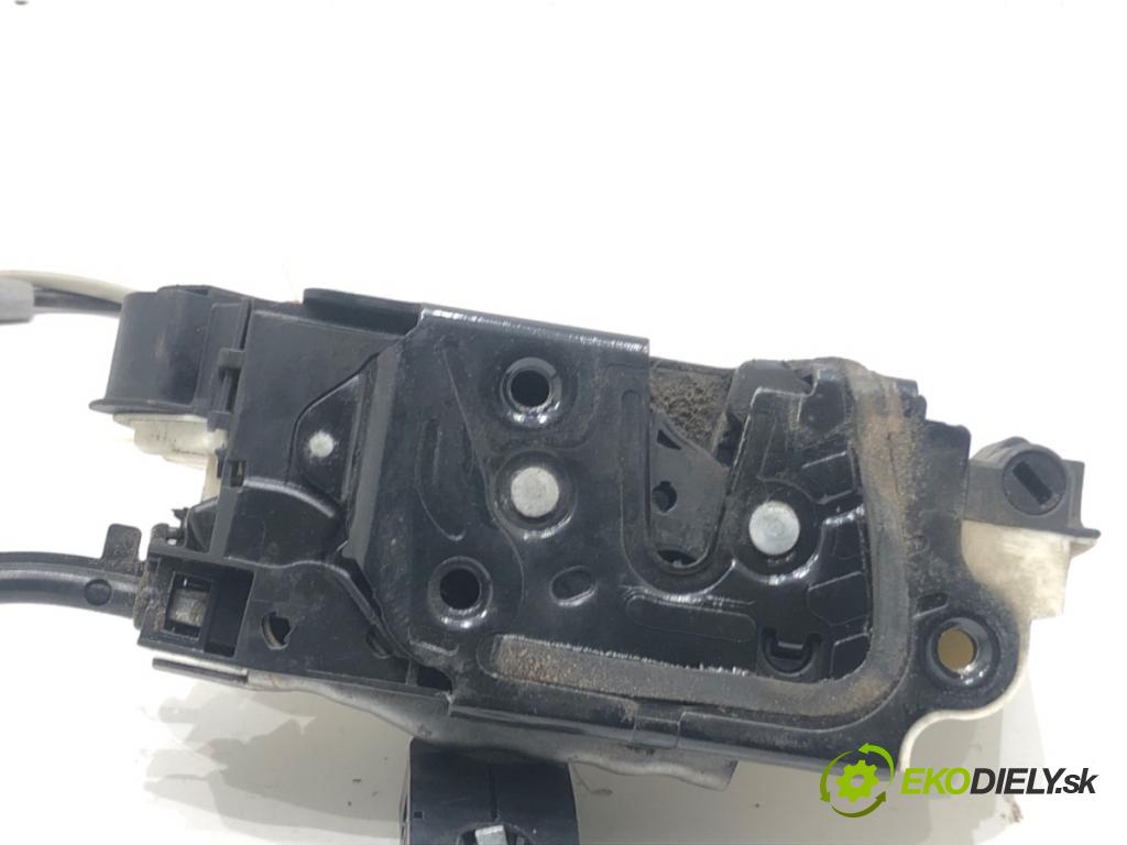 SEAT IBIZA IV liftback 2011 63 kW 1.4 1390 zámok Dvere pravy predný 5N1837016C