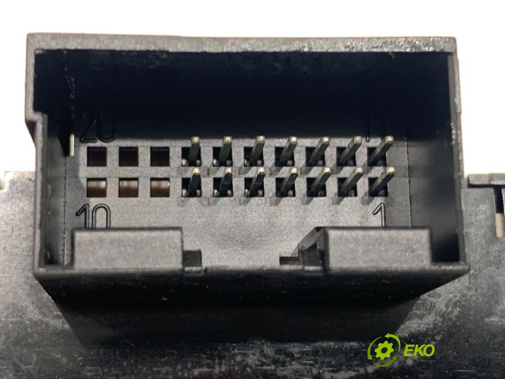 SEAT IBIZA IV liftback 2011 63 kW 1.4 1390 Spínač svetiel výstražných (núdzových) 6J0927137B (Prepínacie páčky pod volantom)