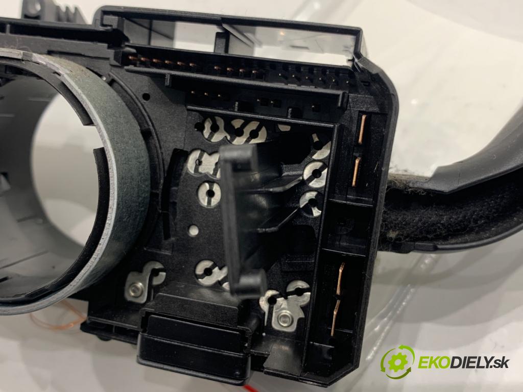 SEAT IBIZA IV liftback 2011 63 kW 1.4 1390 Prepínač kombinovaný 7H0953503GH (Prepínacie páčky pod volantom)