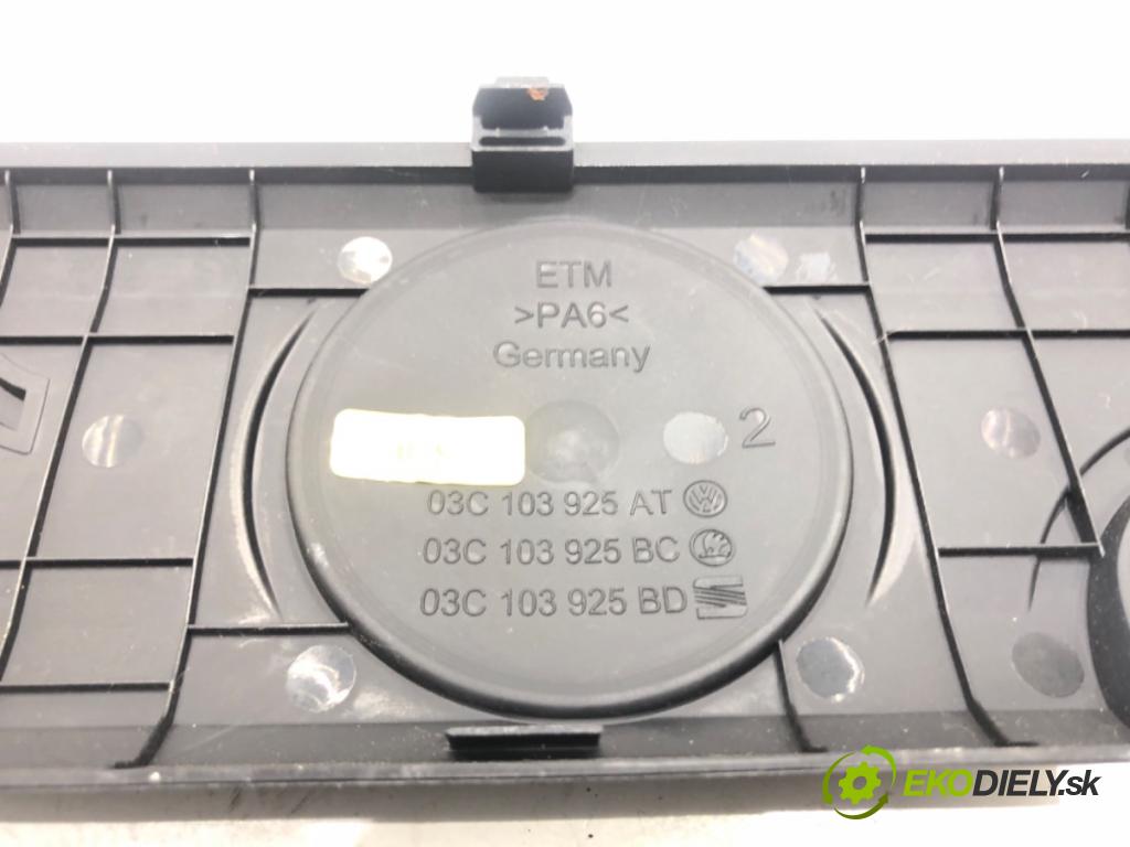 SEAT IBIZA IV liftback 2011 63 kW 1.4 1390 kryt motora 03C103925AT (Kryt motoru )