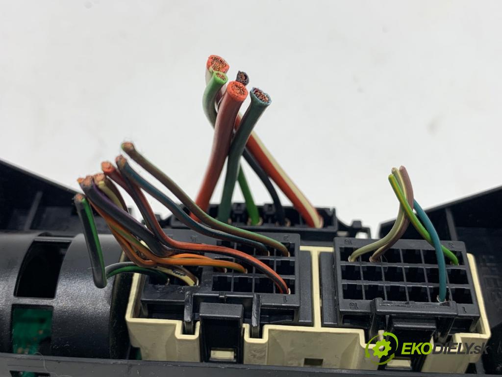 SEAT IBIZA IV liftback 2011 63 kW 1.4 1390 Panel ovládania kúrenia 6J0820045A (Prepínacie páčky pod volantom)