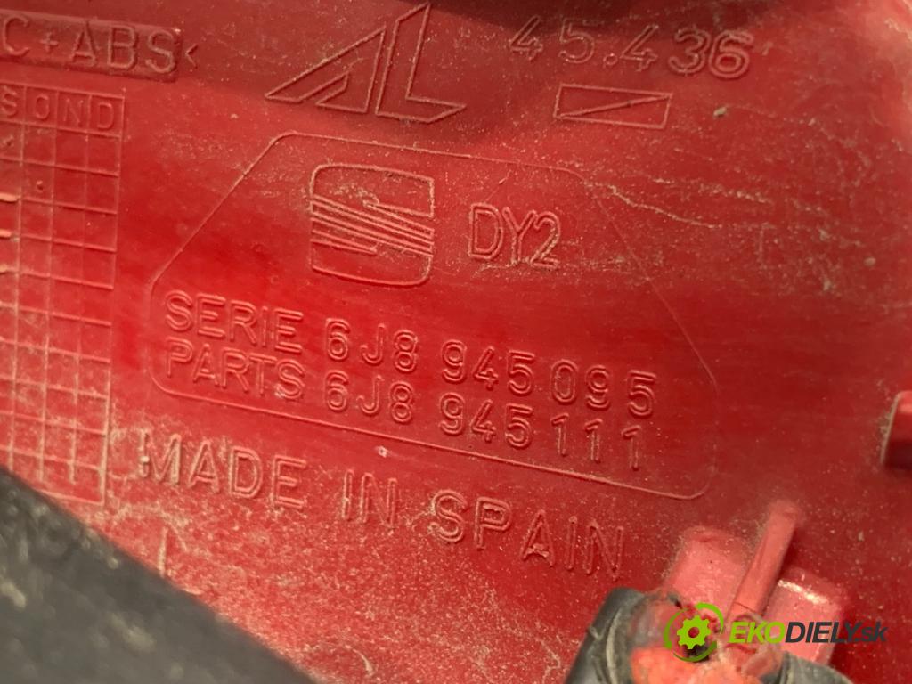 SEAT IBIZA IV liftback 2011 63 kW 1.4 1390 Svetlo ľavy zad 6J8945095