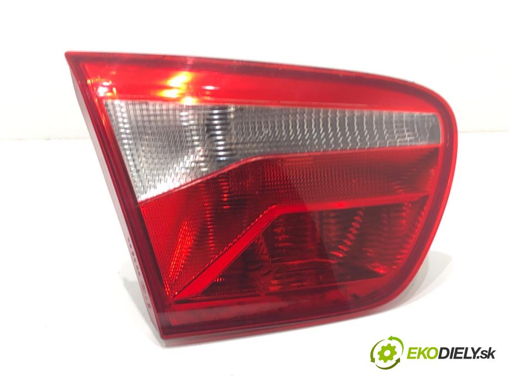 SEAT IBIZA IV liftback 2011 63 kW 1.4 1390 Svetlo zad ľavá strana vnútorná  (Kľučka dverí ostatné)
