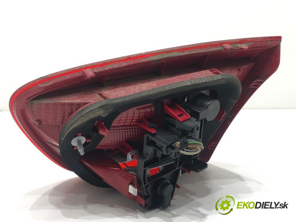 SEAT IBIZA IV liftback 2011 63 kW 1.4 1390 Svetlo zad ľavá strana vnútorná  (Kľučka dverí ostatné)