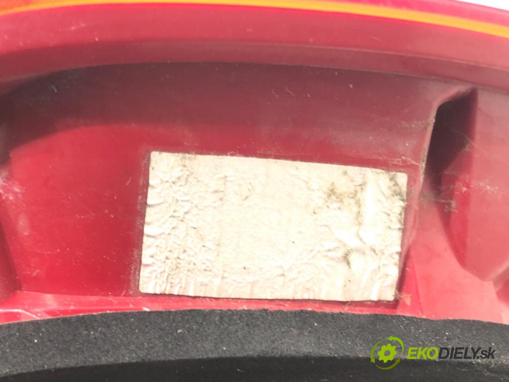 SEAT IBIZA IV liftback 2011 63 kW 1.4 1390 Svetlo zad ľavá strana vnútorná  (Kľučka dverí ostatné)