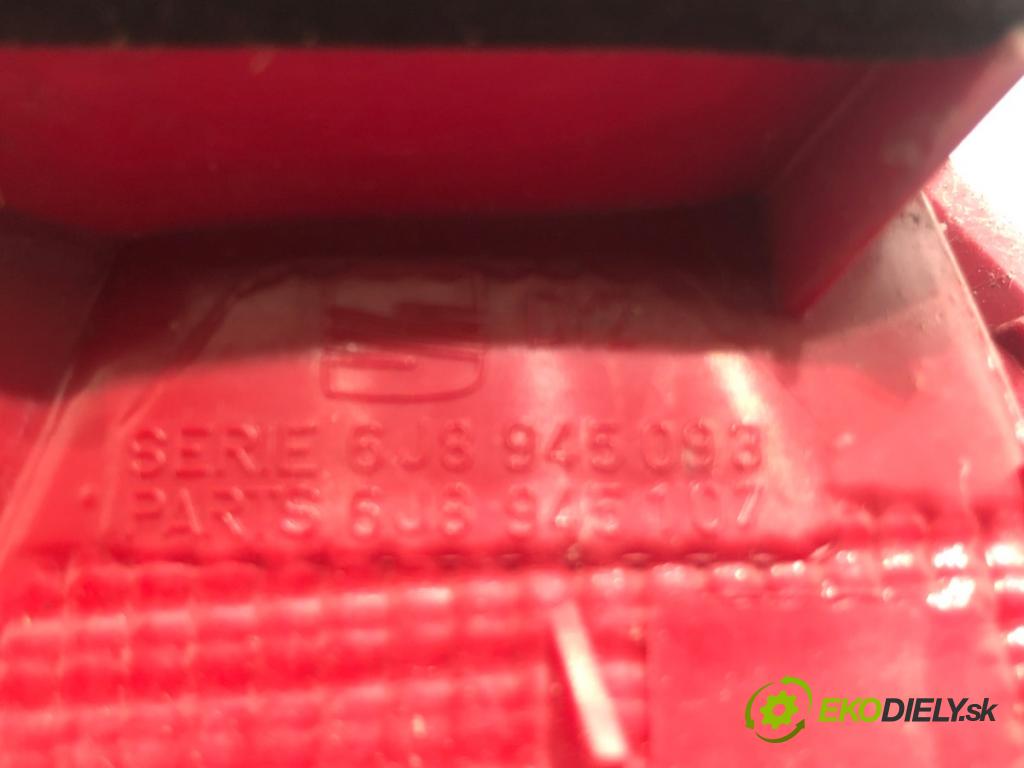 SEAT IBIZA IV liftback 2011 63 kW 1.4 1390 Svetlo zad ľavá strana vnútorná  (Kľučka dverí ostatné)