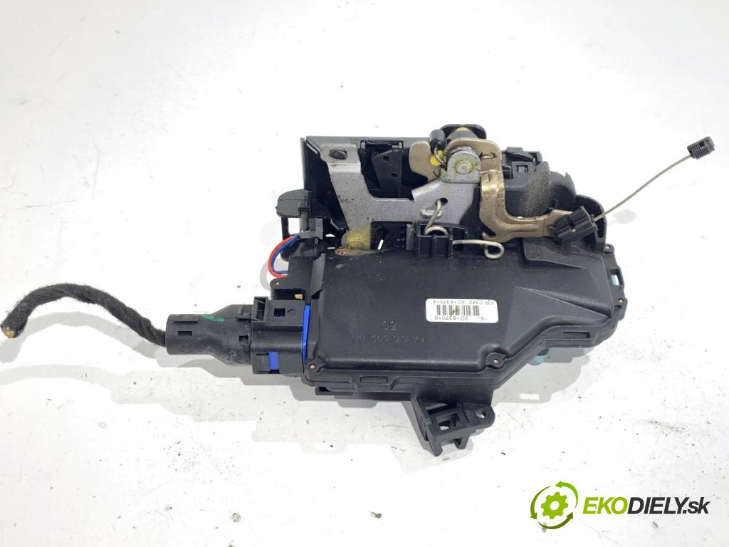 VW GOLF V liftback 2004 77 kW 1.9 TDI 1896 zámok Dvere pravy predný 3D1837016