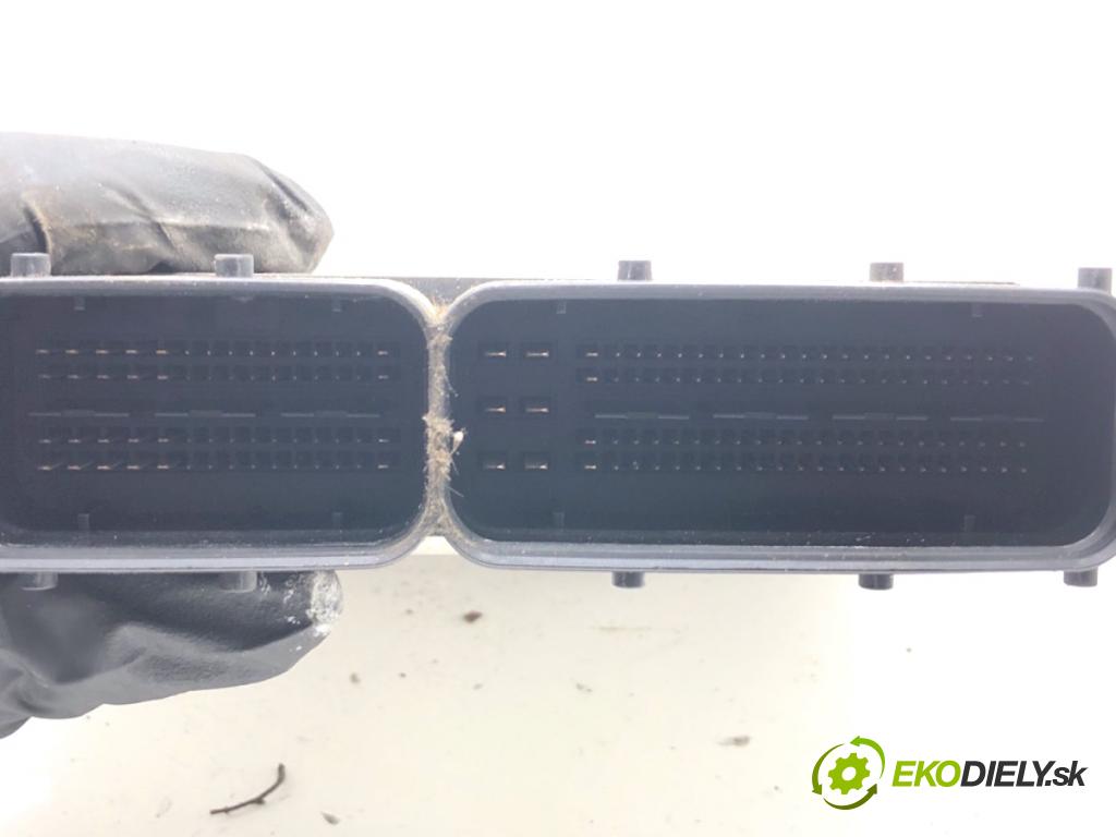 VW GOLF V liftback 2004 77 kW 1.9 TDI 1896 riadiaca jednotka Motor 03G906016CB (Riadiaca jednotka)