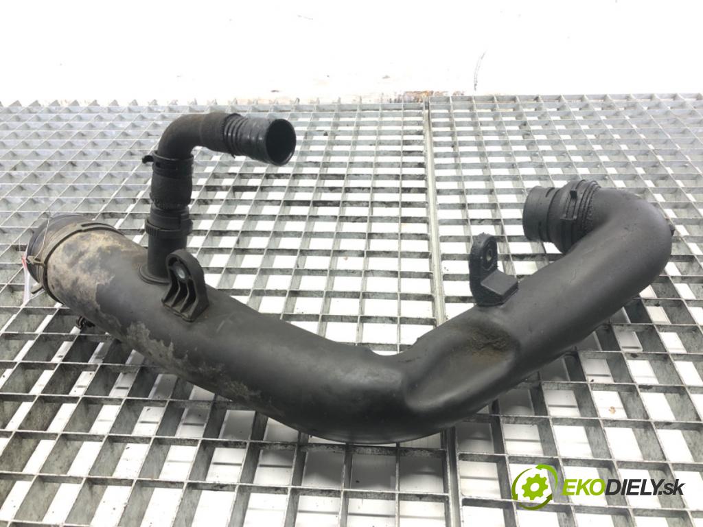 VW GOLF V liftback 2004 77 kW 1.9 TDI 1896 Rúra vzduchu 1K0129654A