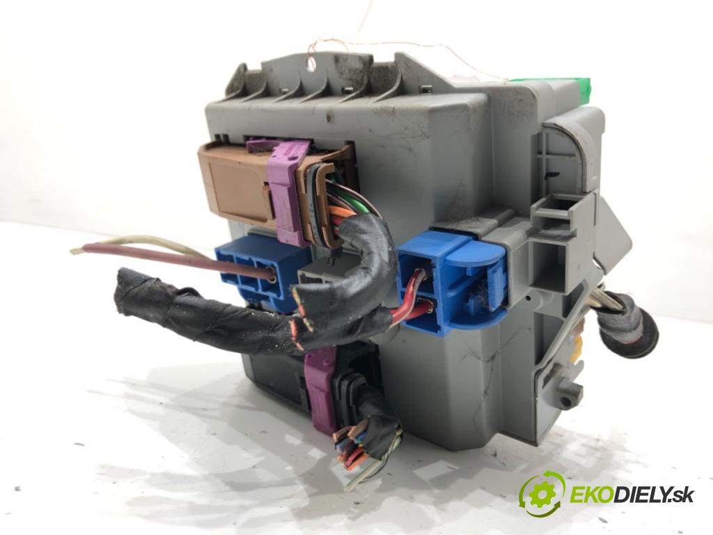 FIAT LINEA sedan 2012 57 kW 1.4 1368 skříňka poistková 51806891 (Pojistková skříňka)