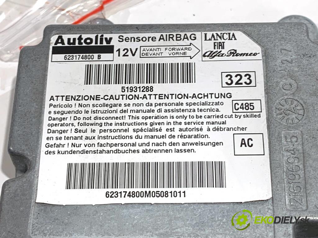 FIAT LINEA sedan 2012 57 kW 1.4 1368 senzor airbag 51931288 (Snímač)