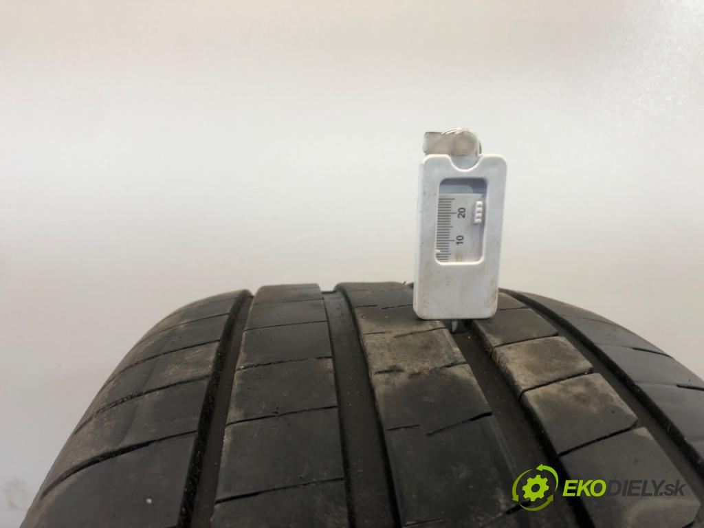 --- ---      PNEUMATIKA: 2X 235/45 18"