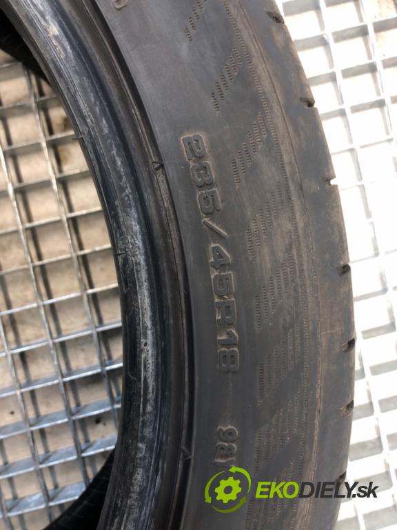 --- ---      PNEUMATIKA: 2X 235/45 18"