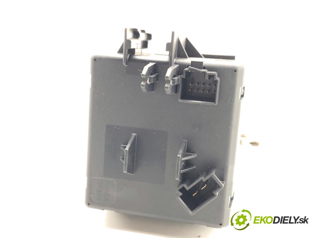 MERCEDES-BENZ X204 SUV 2010 125 kW 220 CDI (204.902) 2143 spinačka A2075450108 (Spínacia skrinka)