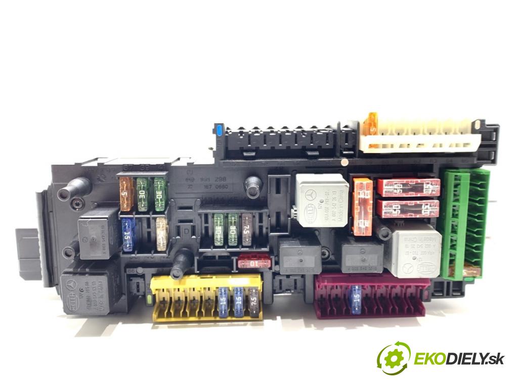 MERCEDES-BENZ X204 SUV 2010 125 kW 220 CDI (204.902) 2143 Skrinka poistková 016706581A (Poistková skrinka)