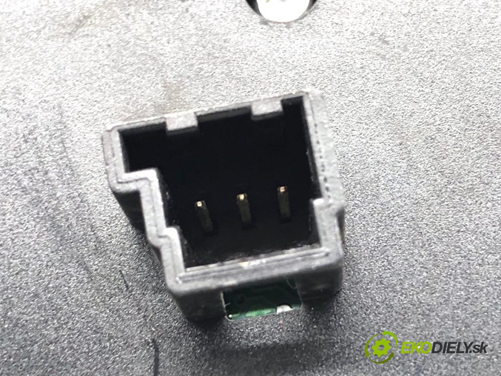 MERCEDES-BENZ X204 SUV 2010 125 kW 220 CDI (204.902) 2143 Prepínač okien A2049055402 (Prepínacie páčky pod volantom)