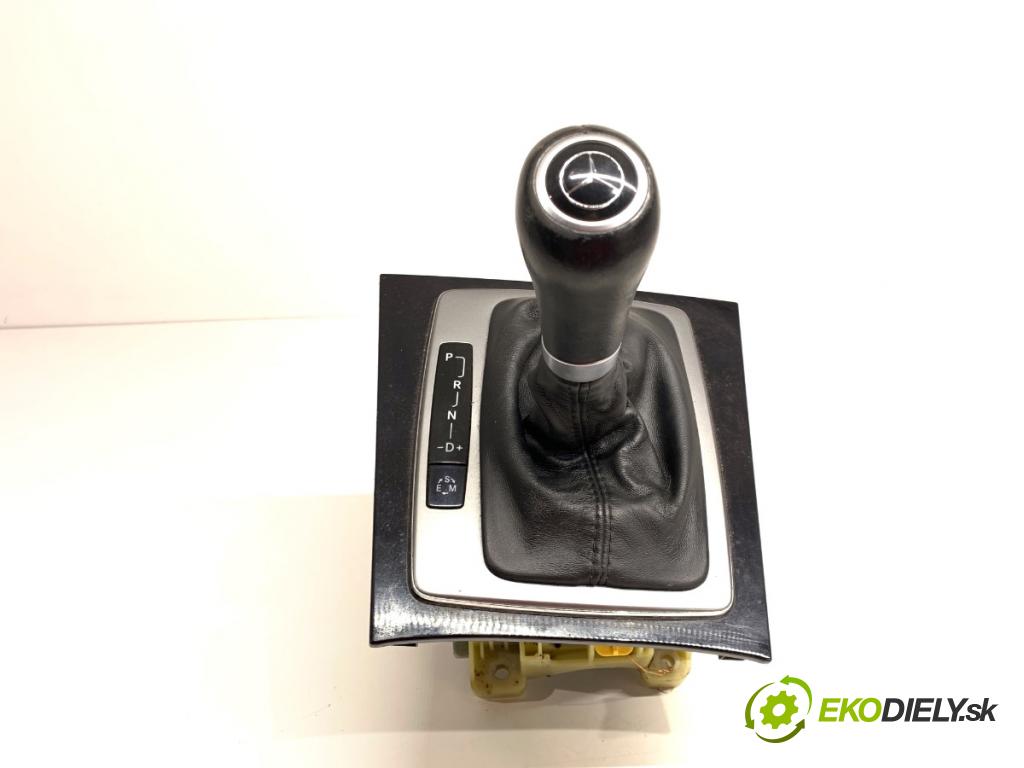 MERCEDES-BENZ X204 SUV 2010 125 kW 220 CDI (204.902) 2143 Kulisa A2042677924 (Rýchlostná páka (kulisa))