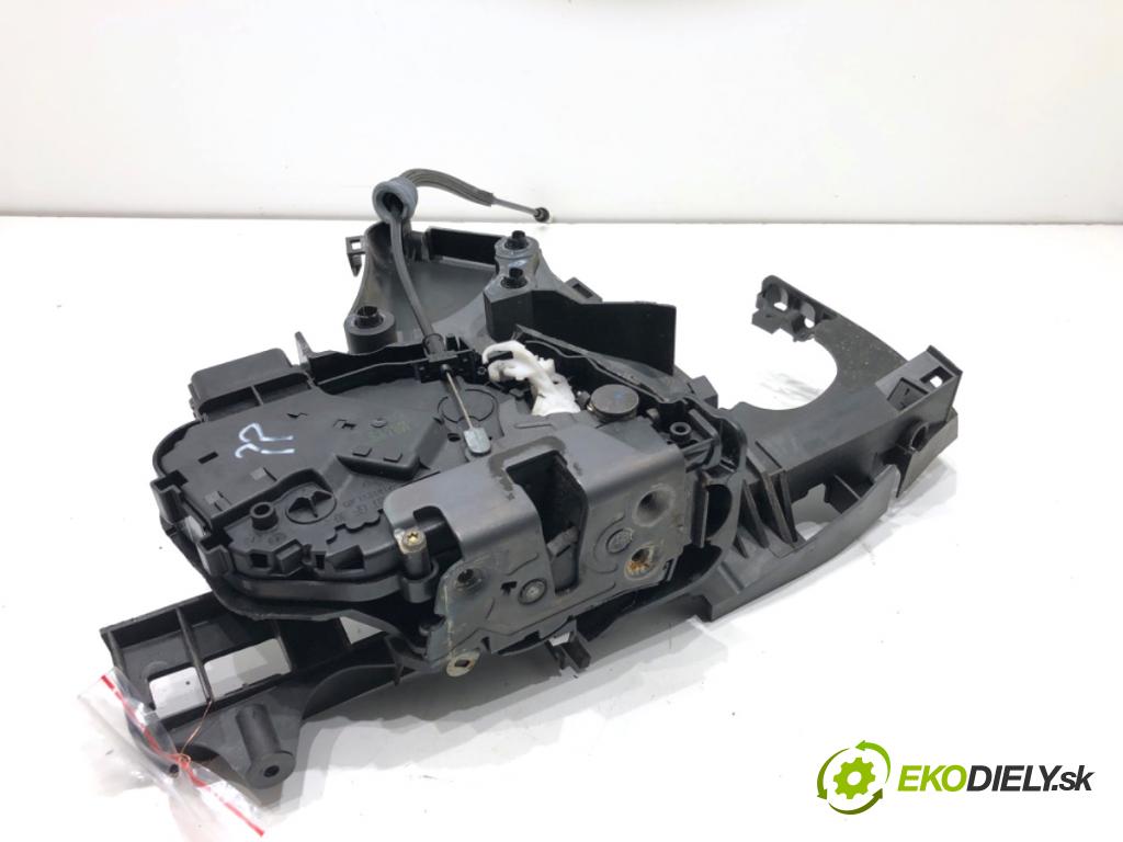 VOLVO V50 Kombi 2006 100 kW 2.0 D 1998 zámok Dvere pravy predný 