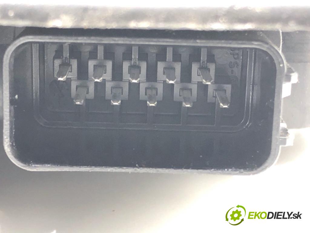 VOLVO V50 Kombi 2006 100 kW 2.0 D 1998 zámok Dvere ľavy predný 30753657