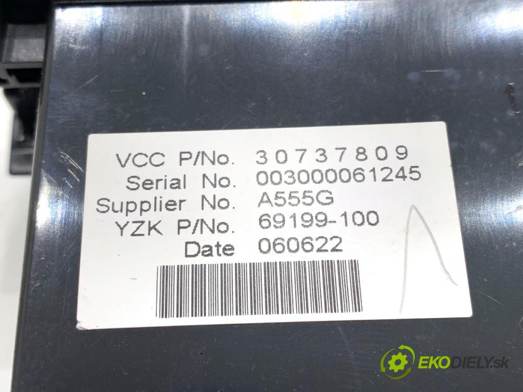 VOLVO V50 Kombi 2006 100 kW 2.0 D 1998 Dislpej 30737809 (Prístrojová doska)