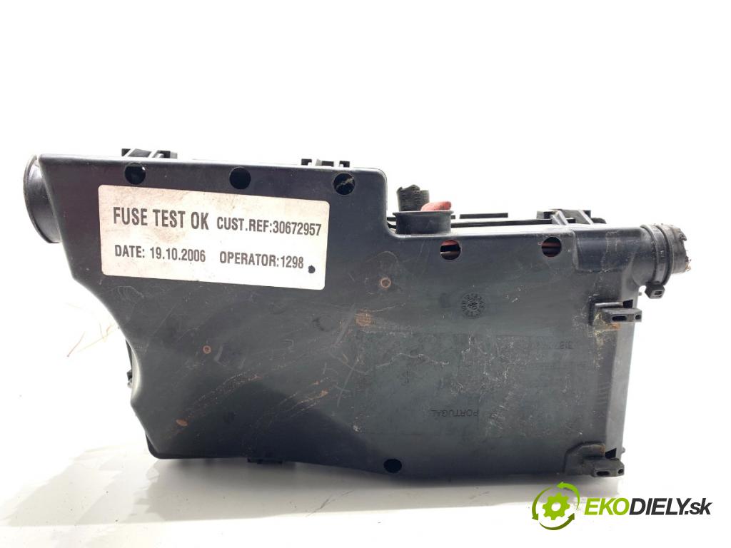 VOLVO V50 Kombi 2006 100 kW 2.0 D 1998 skříňka poistková 518818000 (Pojistková skříňka)